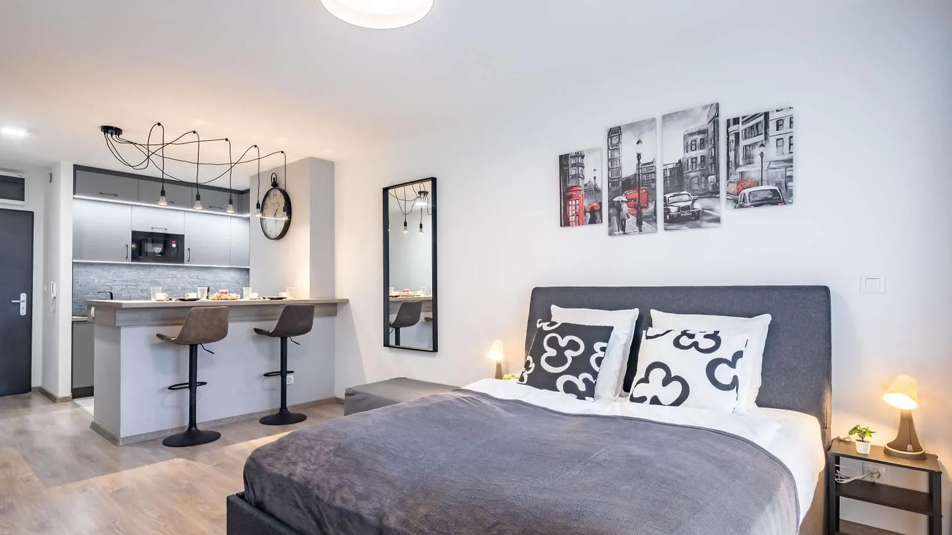 Central - Balcony - New - Comfy Budapest Apartment